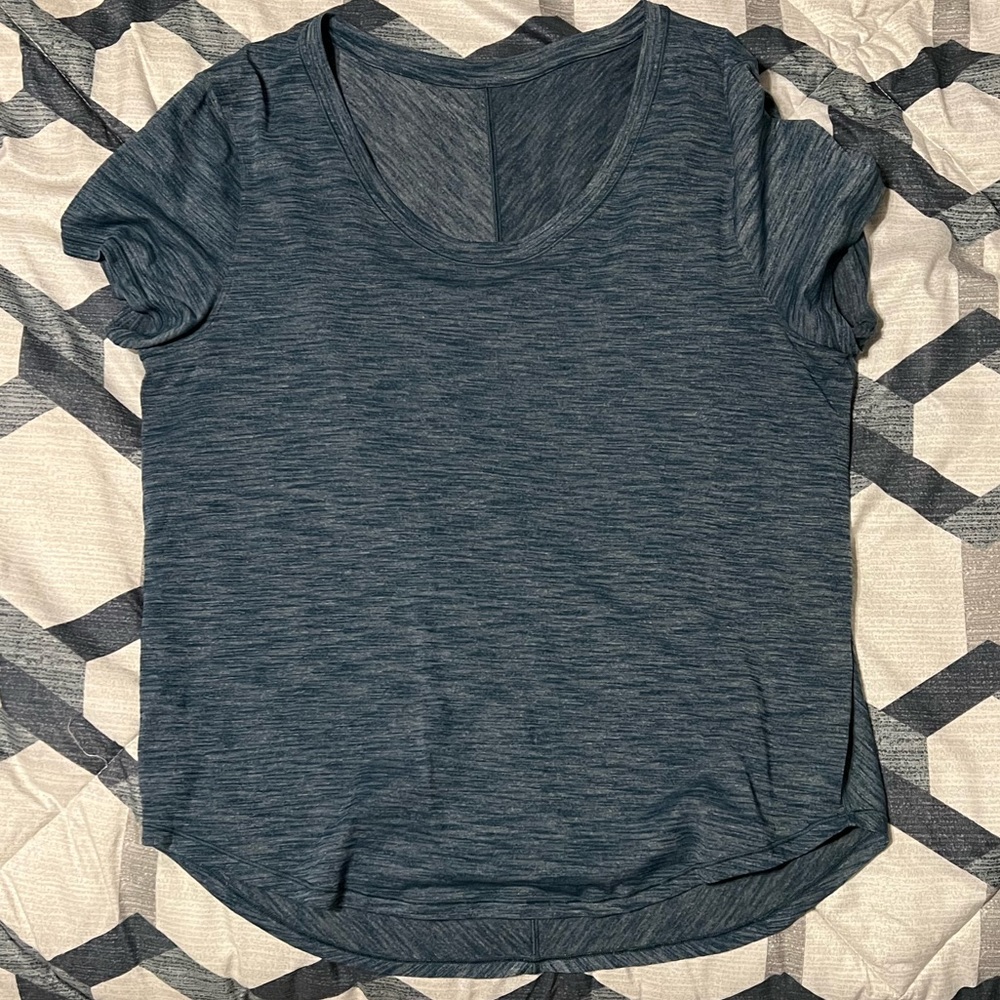 Lululemen short sleeve shirt